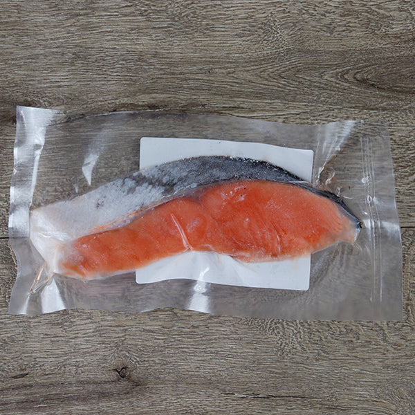 カネハチフーズ サーモンセット 冷凍（銀鮭寒風干し100g×4枚・スモークサーモン100g×4パック【送料無料】