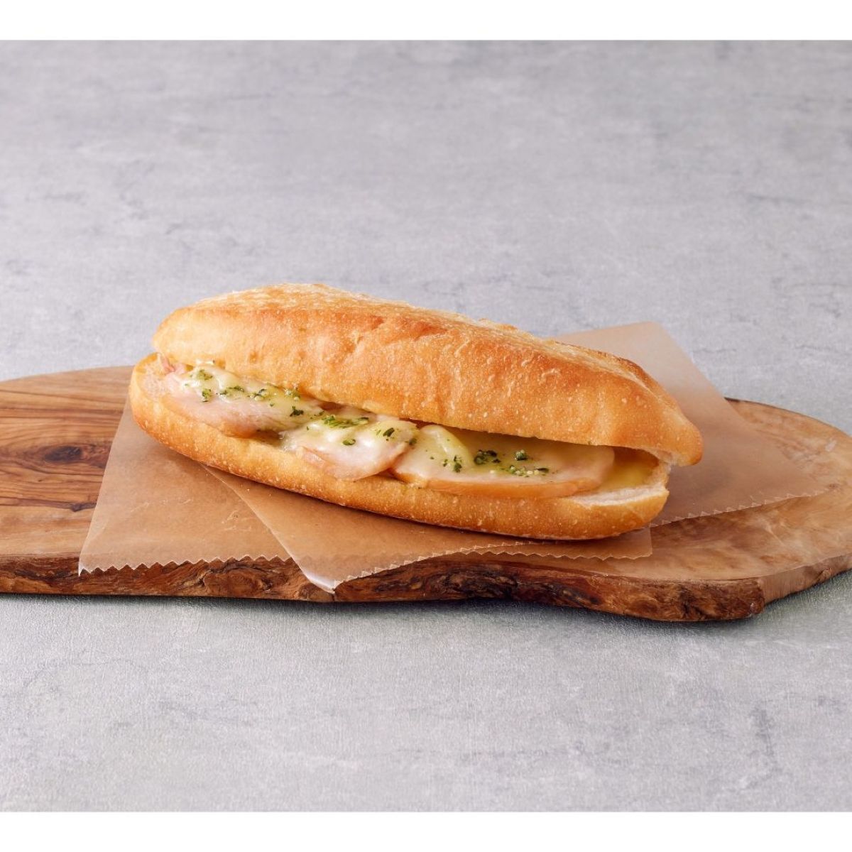 ベルリーベ 冷凍バゲットサンド（チキン&バジル） 1本 | フーヅ