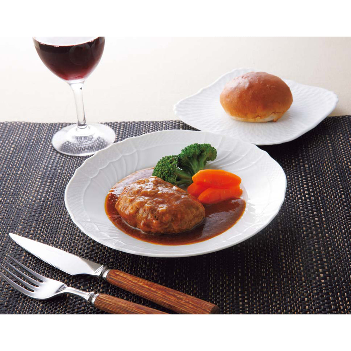 【夏ギフト】松阪牛入り煮込みハンバーグ