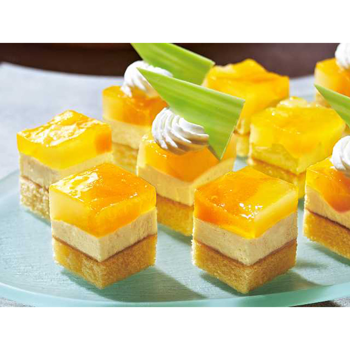 フレック カット済みケーキ パイン＆マンゴー（アルフォンソマンゴーピューレ使用）