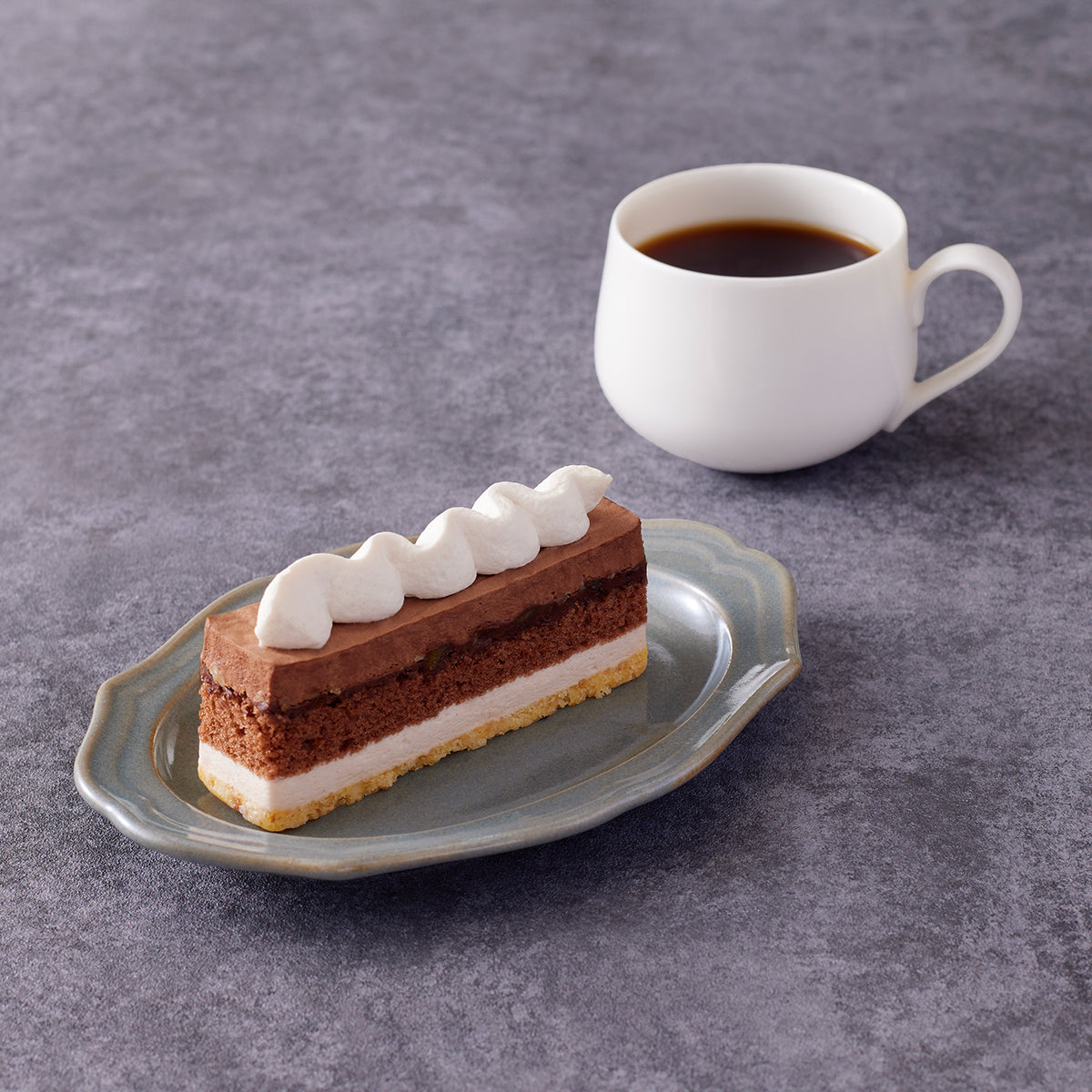 ベルリーベ コーヒー香るチョコとヘーゼルナッツのケーキ 8個 冷凍