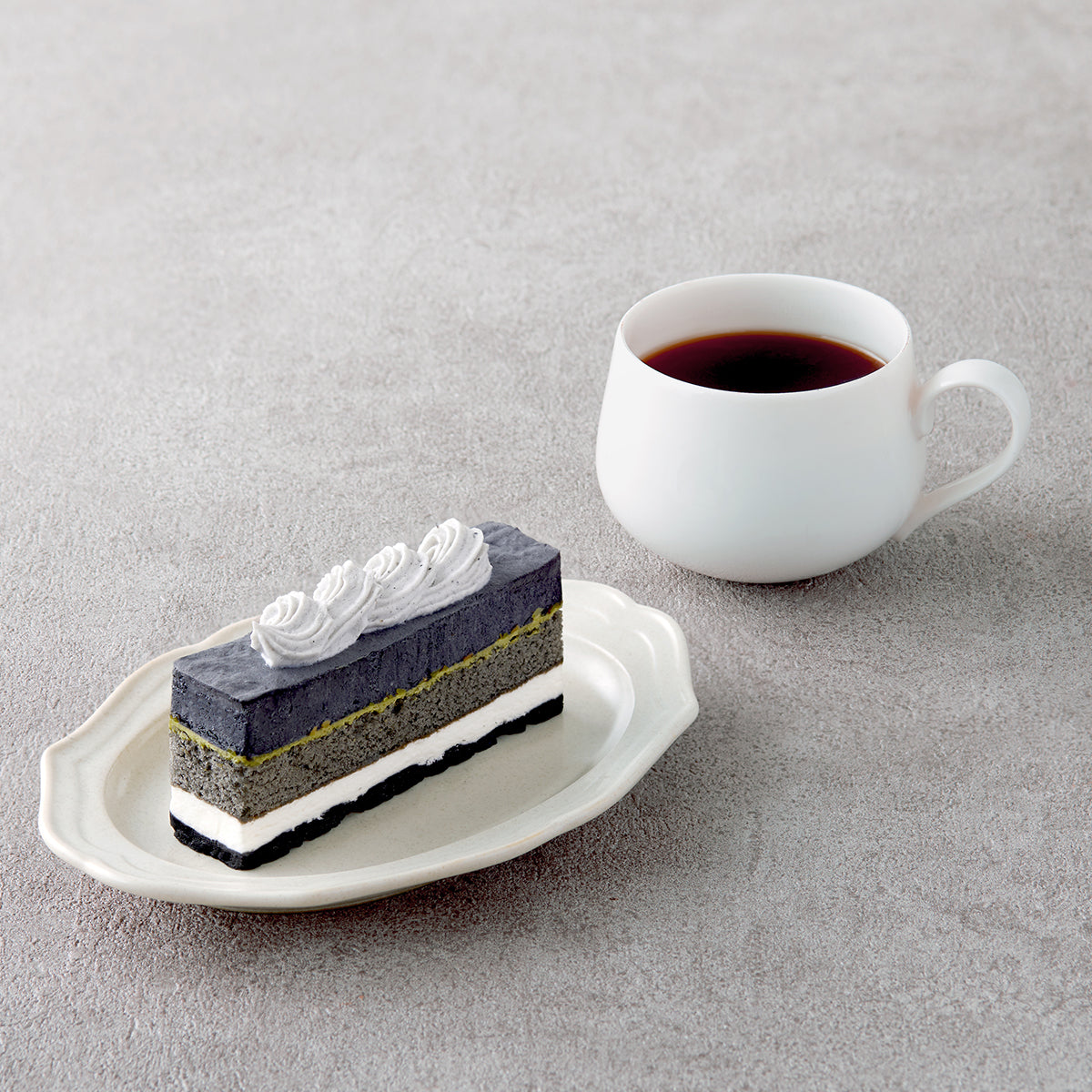 ベルリーベ 黒ごまとピスタチオのケーキ 8個 冷凍