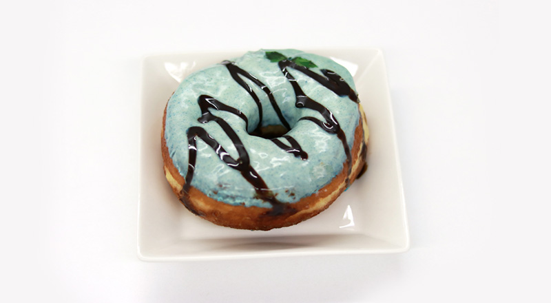 4. 麻布十番DUMBO Doughnuts and Coffeeの「チョコミントドーナツ」
